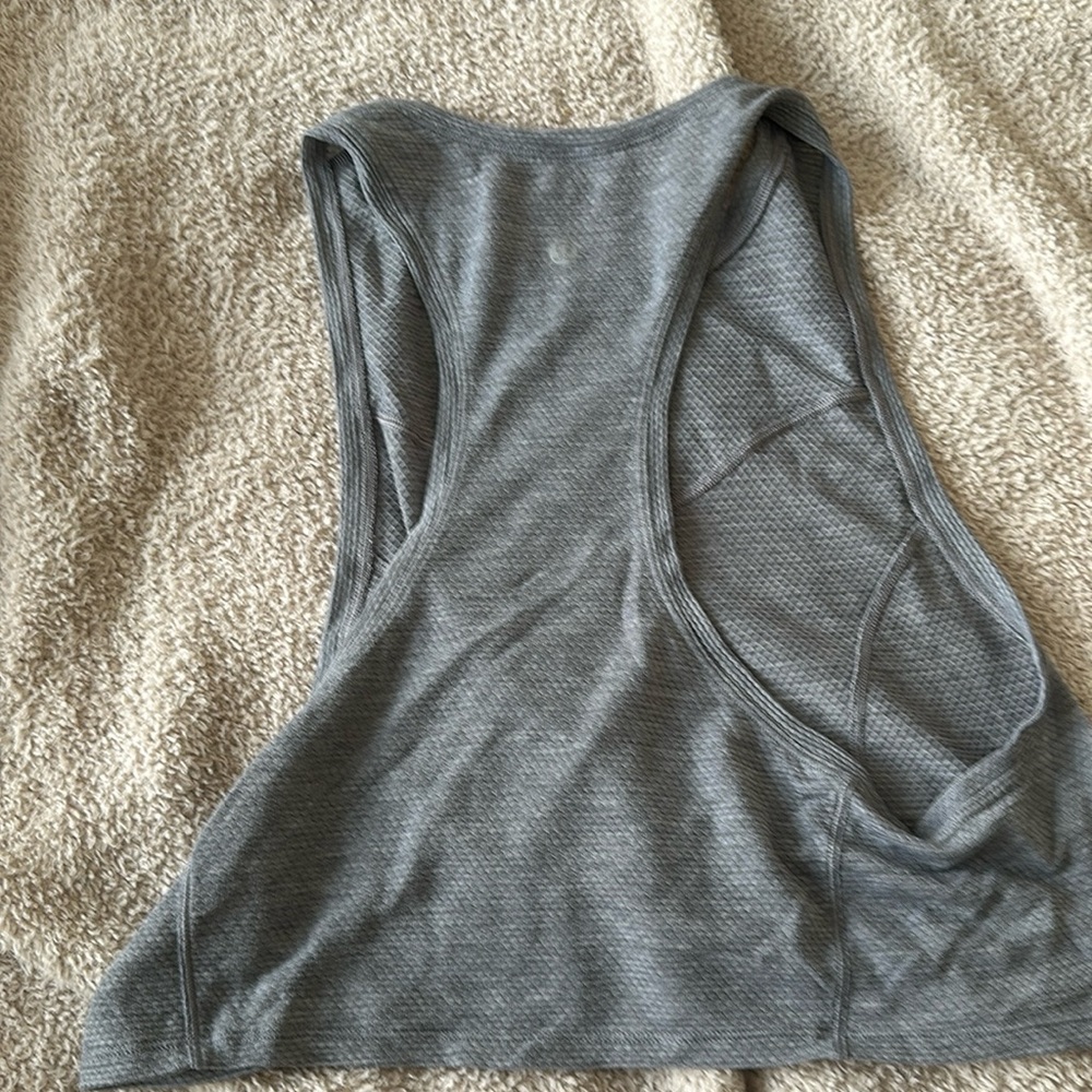 Lululemon muscle crop tee